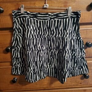Ann Taylor Loft Black and White tiered skirt. SIZE 6